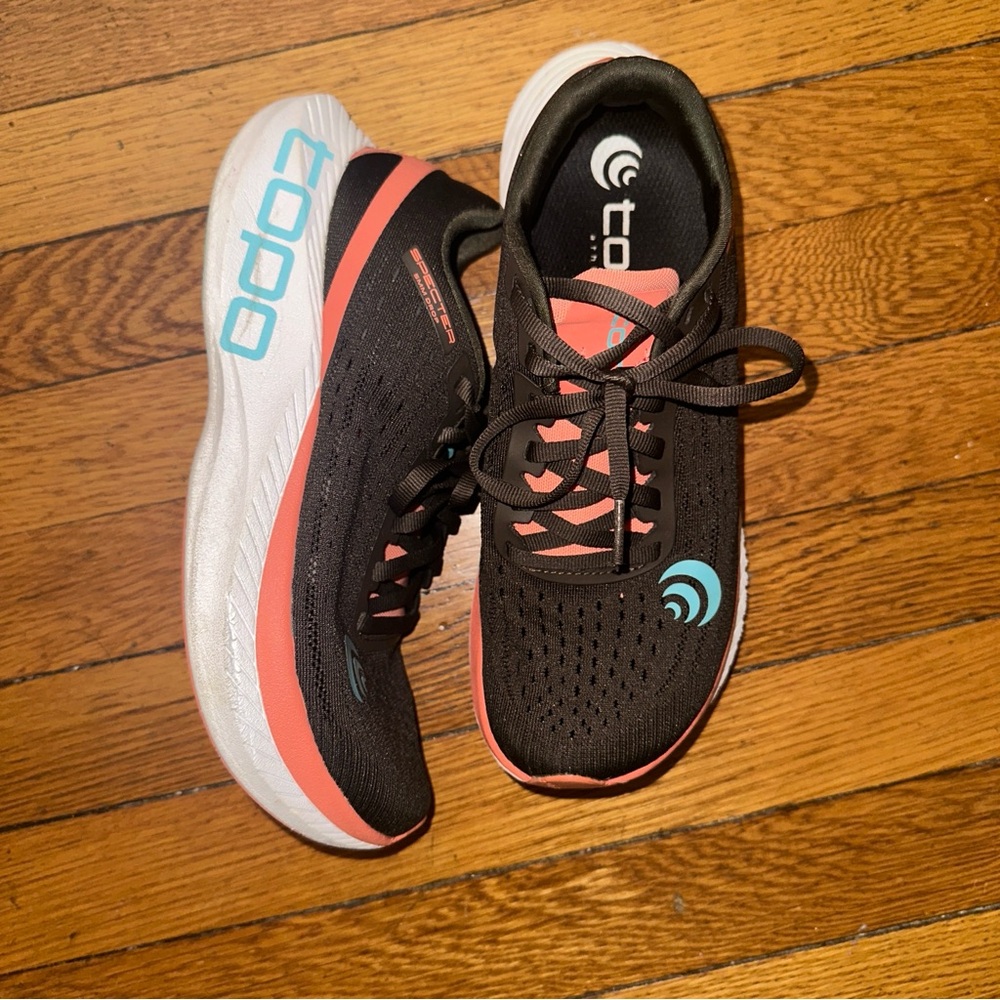 Topo “Specter” Size 7.5 Women
